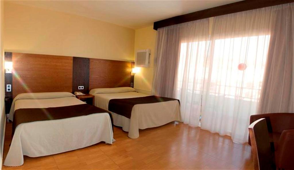 Habitación Cuádruple (2 adultos + 2 niños)